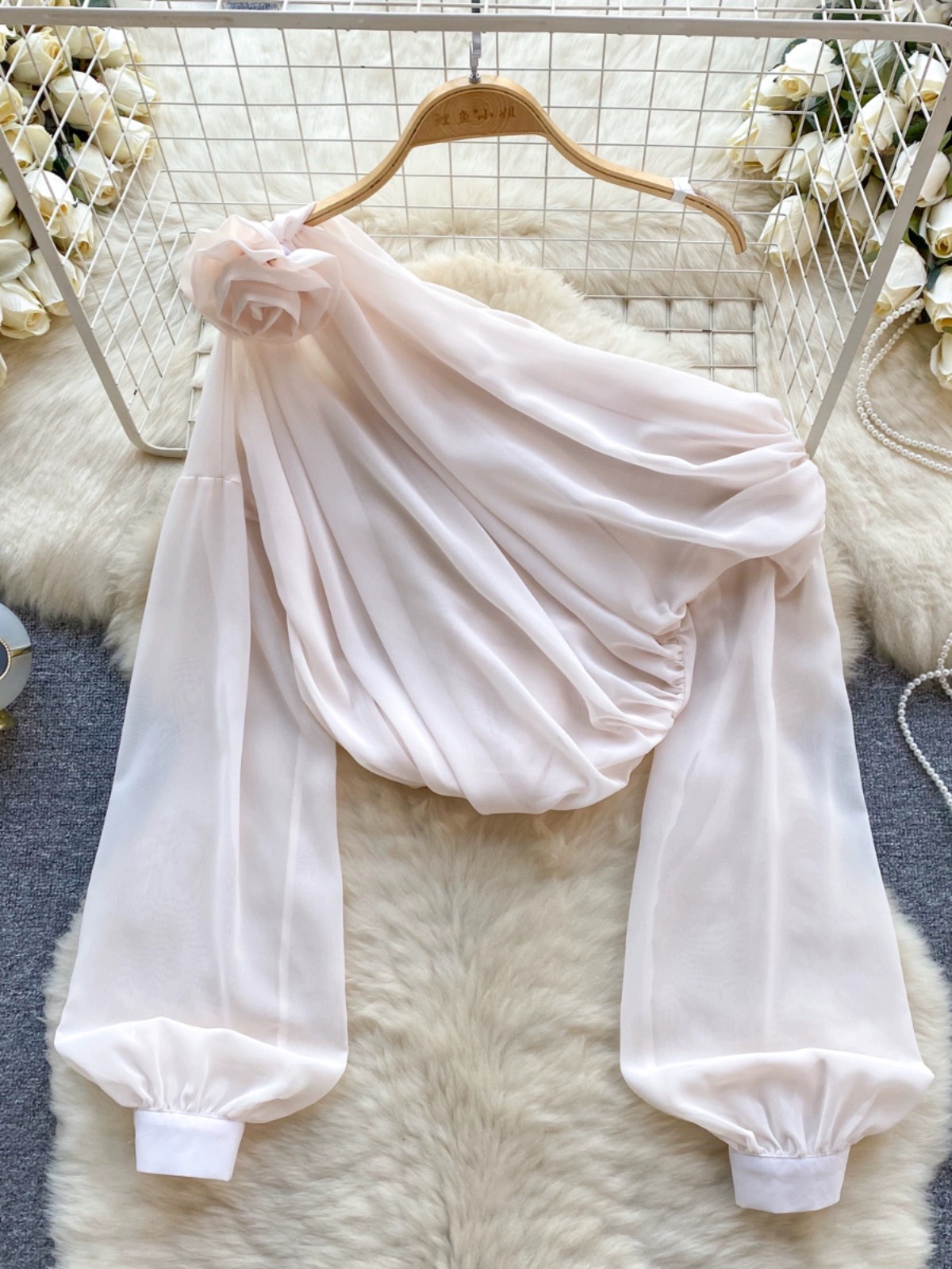 Standing pretty top CTO152 image