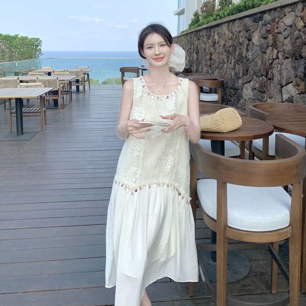 Model attitude dress CD717 image