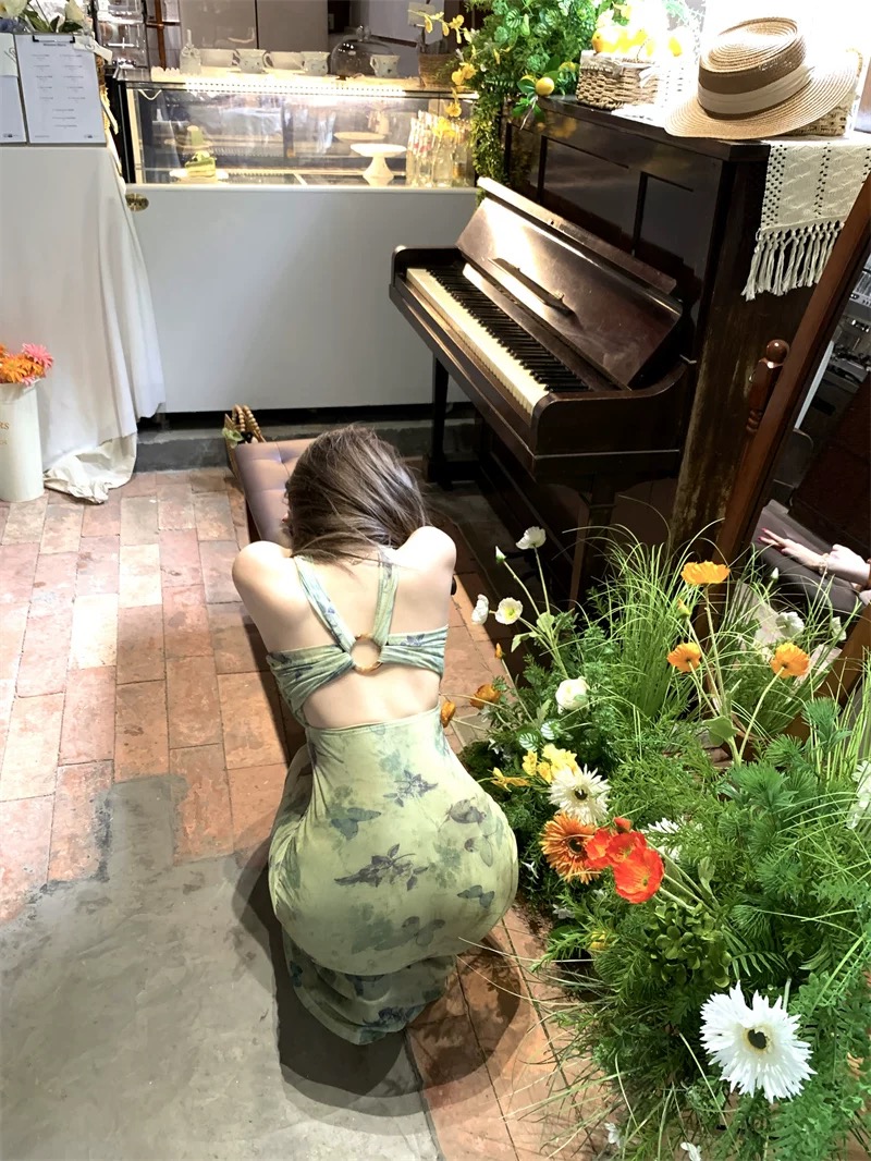 Perfectly classic dress CD942 image