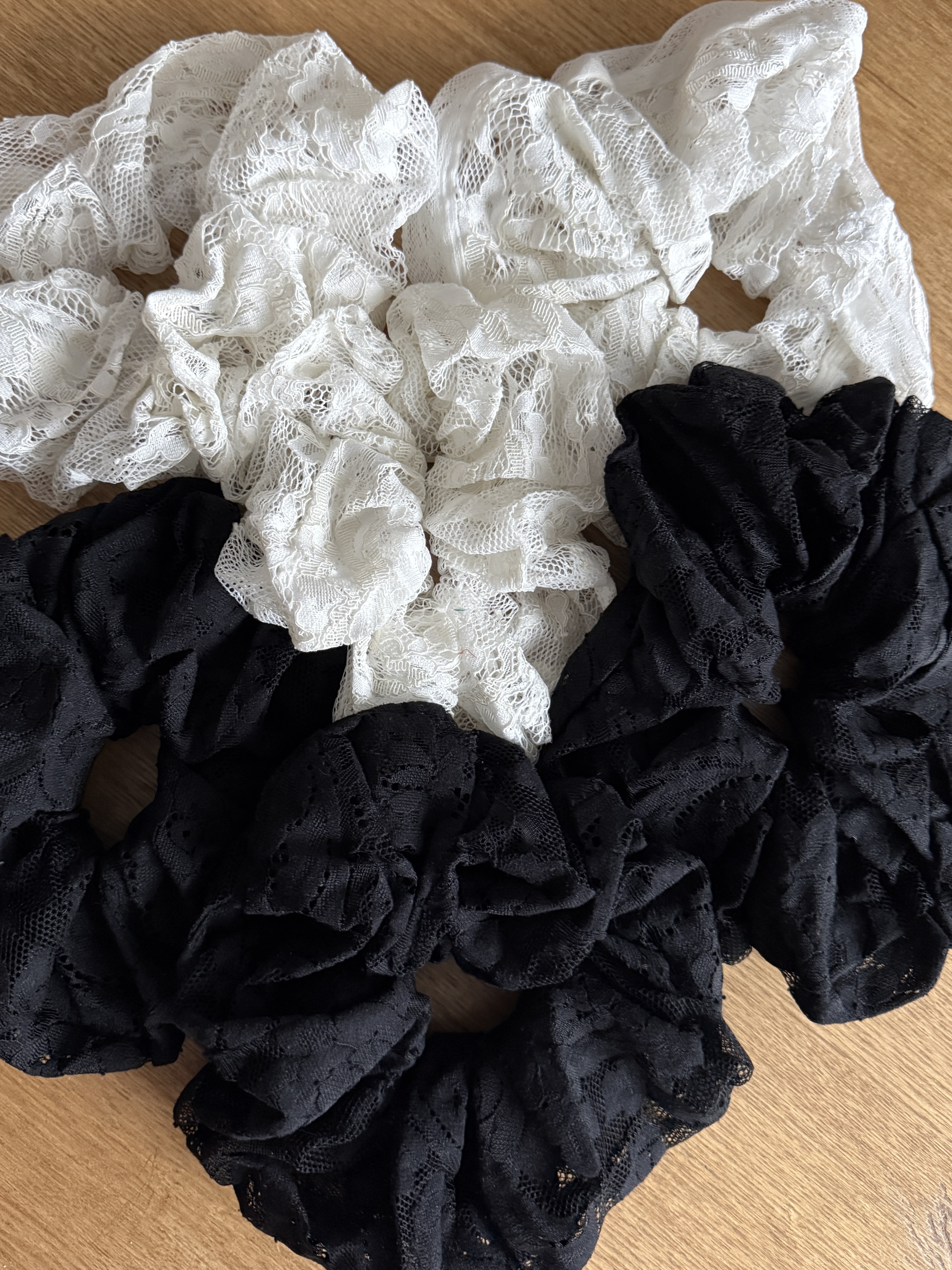 NIMI LACE SCRUNCHIE image