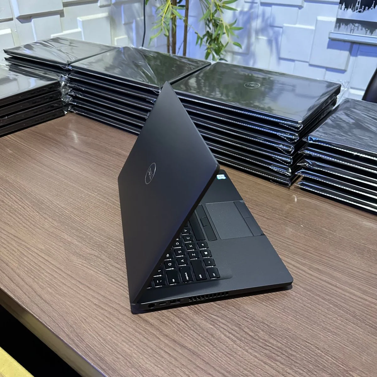 Dell Latitude 5400 image