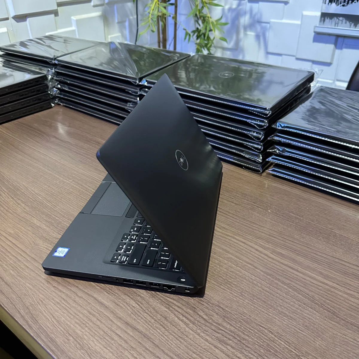 Dell Latitude 5400 image